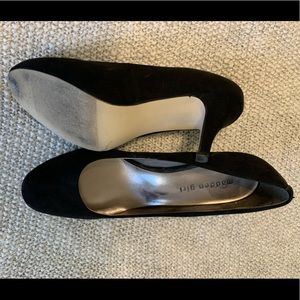 Black micro suede Madden Girl pumps, size 10